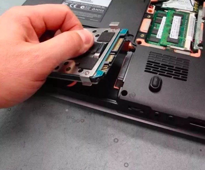 Замена жесткого диска на ноутбуке Замена жесткого диска на ноутбуке в Мещанском районе Москвы